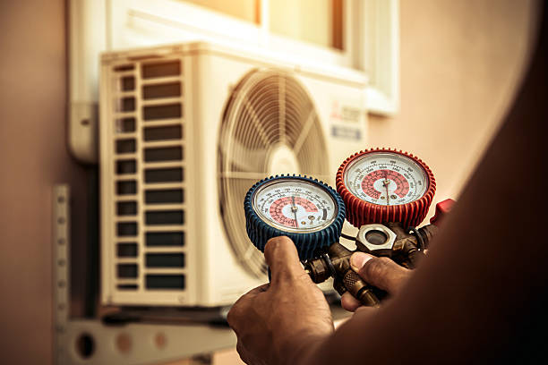 Professional Ac Installation technician working in Winthrop Harbor, IL